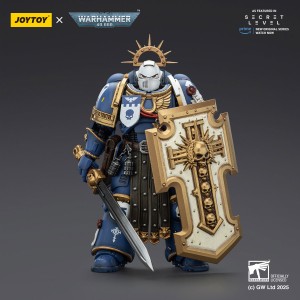 Ultramarines Torvald with Power Sword Stormshield and Bolt Pistol – Figurka JoyToy Warhammer 40k 1/18 13 cm