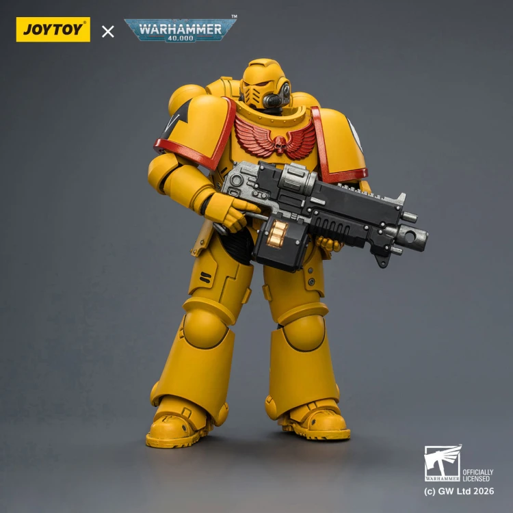 Imperial Fists Intercessor with Bolt Rifle, Bolt Pistol and Chainsword – Figurka JoyToy Warhammer 40k 1/18 12 cm