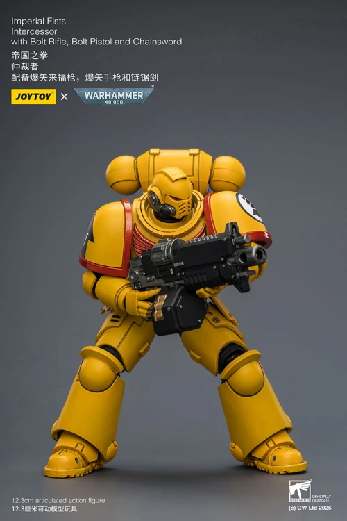 Imperial Fists Intercessor with Bolt Rifle, Bolt Pistol and Chainsword – Figurka JoyToy Warhammer 40k 1/18 12 cm