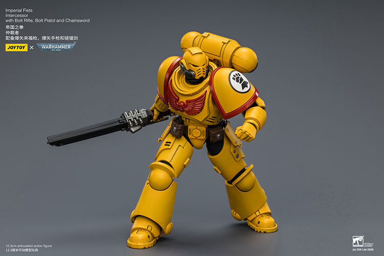 Imperial Fists Intercessor with Bolt Rifle, Bolt Pistol and Chainsword – Figurka JoyToy Warhammer 40k 1/18 12 cm