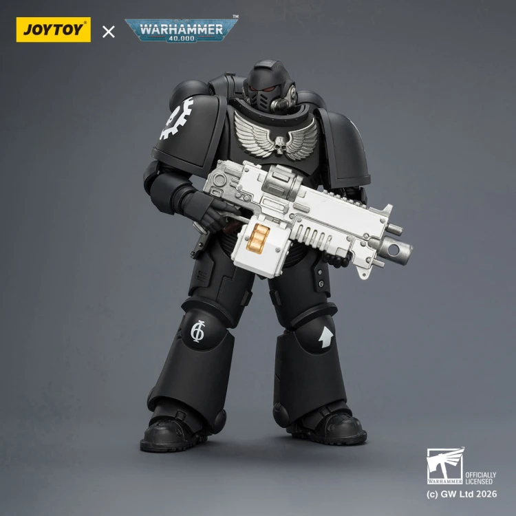 Iron Hands Intercessor with Bolt Rifle, Bolt Pistol and Chainsword – Figurka JoyToy Warhammer 40k 1/18 12 cm