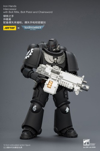 Iron Hands Intercessor with Bolt Rifle, Bolt Pistol and Chainsword – Figurka JoyToy Warhammer 40k 1/18 12 cm