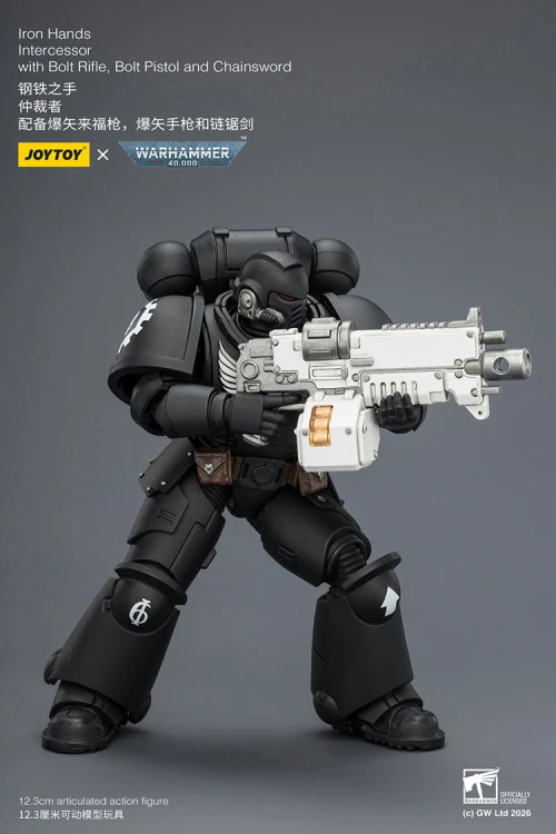 Iron Hands Intercessor with Bolt Rifle, Bolt Pistol and Chainsword – Figurka JoyToy Warhammer 40k 1/18 12 cm