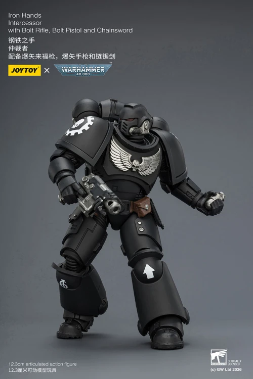Iron Hands Intercessor with Bolt Rifle, Bolt Pistol and Chainsword – Figurka JoyToy Warhammer 40k 1/18 12 cm