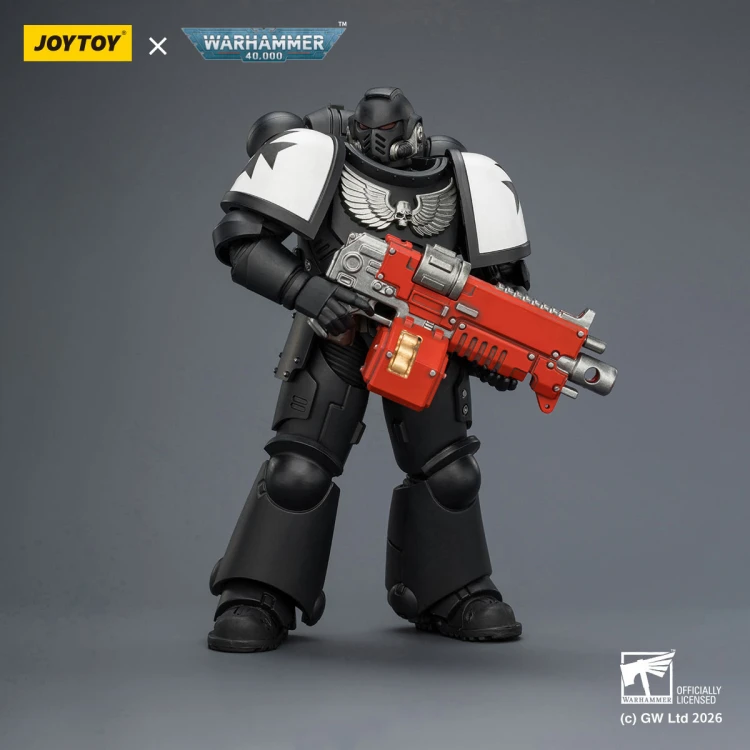 Black Templars Intercessor with Bolt Rifle, Bolt Pistol and Chainsword – Figurka JoyToy Warhammer 40k 1/18 12 cm