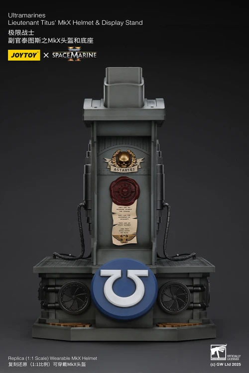 Ultramarines Lieutenant Titus MkX Helmet with Display Stand – Replika JoyToy Warhammer 40k Space Marine 2 30 cm
