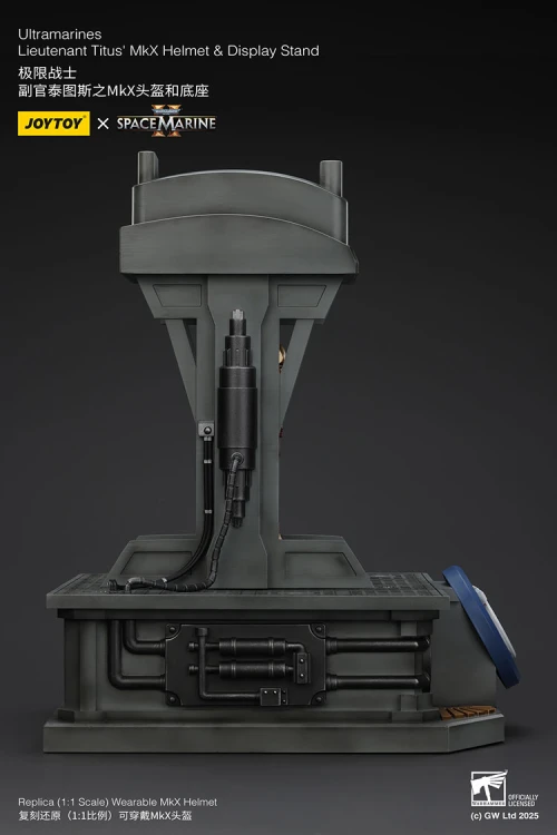 Ultramarines Lieutenant Titus MkX Helmet with Display Stand – Replika JoyToy Warhammer 40k Space Marine 2 30 cm