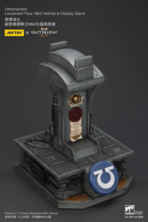 Ultramarines Lieutenant Titus MkX Helmet with Display Stand – Replika JoyToy Warhammer 40k Space Marine 2 30 cm